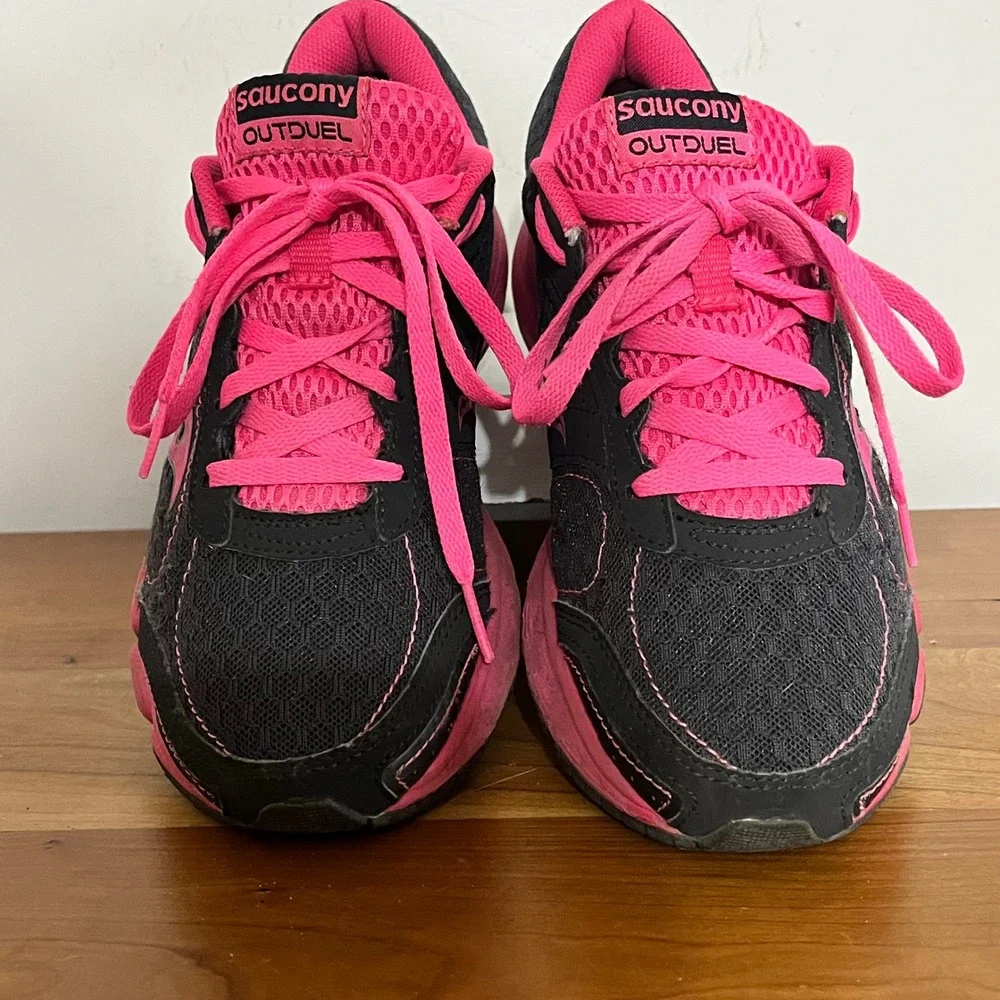 Saucony Outduel Womens Running Shoes‎ Black Pink Mesh Athletic Sneakers Size 7.5